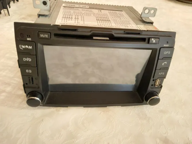 Vendo multimidea da sportage, com defeito.