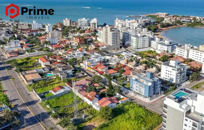 TERRENO EXCLUSIVO DE 720 M², FACE SUL, A POUCOS PASSOS DA PRAIA DE PERACANGA ? UM DOS CENÁ