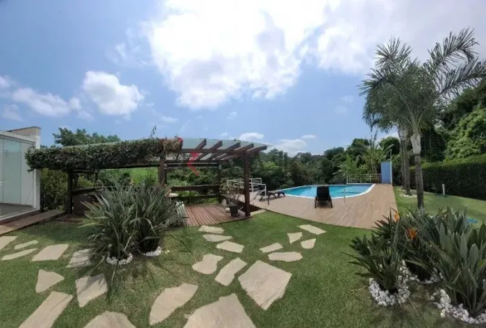 Casa à venda em Itupeva/SP, Condomínio Resedas com 5 suítes, piscina, área verde, 4 vagas,
