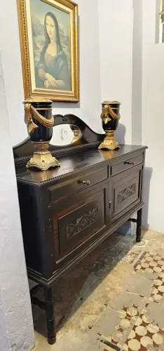 Móveis antigos, buffet de madeira antigo, antiguidades