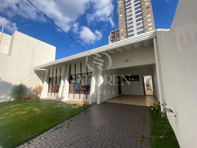 Casa Comercial Ampla no Bairro Cancelli  4 Dormitórios, 2 Suítes e 4 Vagas em Localização