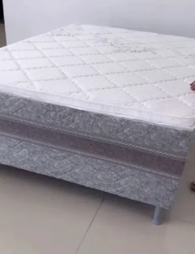 Cama unibox Casal com pilow top tecido em malha fria