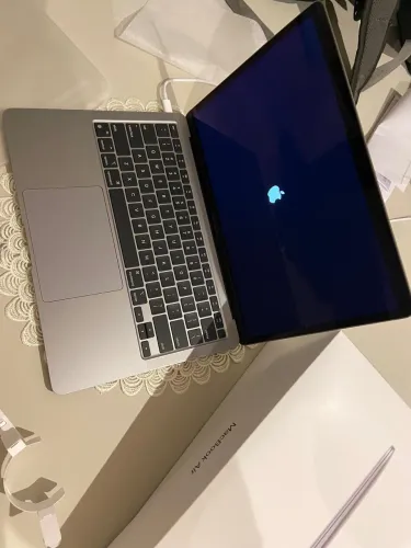 Apple MacBook Air M1 macOS SSD 256 GB  Memória de 8 GB Tela Retina de 13,3 polegadas 