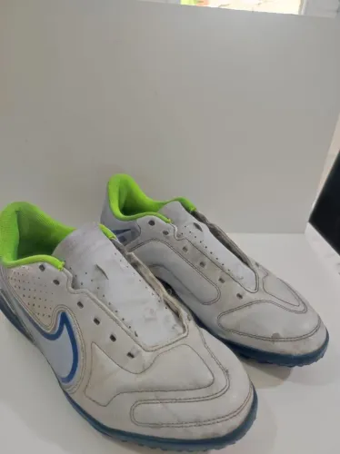 Chuteira nike society