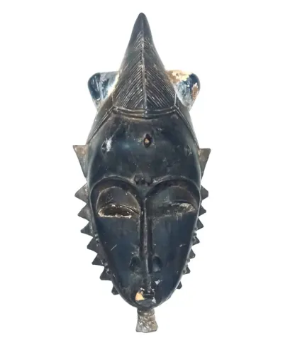 Máscara africana em madeira 