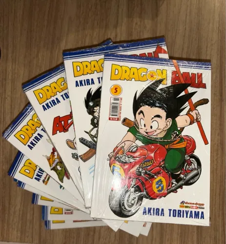 Mangás Dragon Ball vols: 4, 5, 8, 15 e 17.