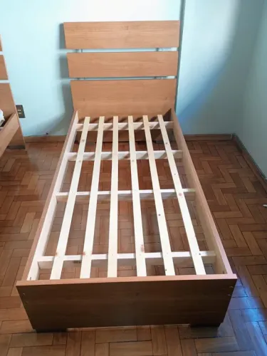 Cama Solteiro - Madeira de Alta Qualidade