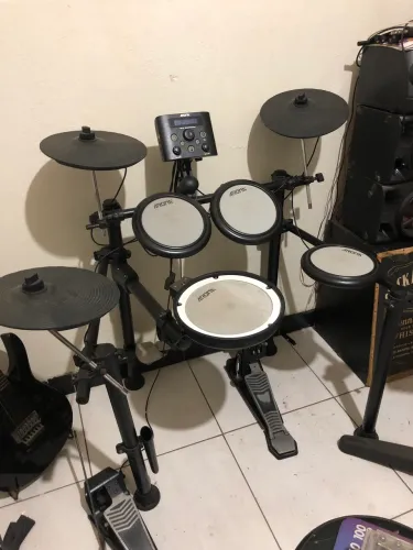  Bateria eletrônica ?Baratíssima?