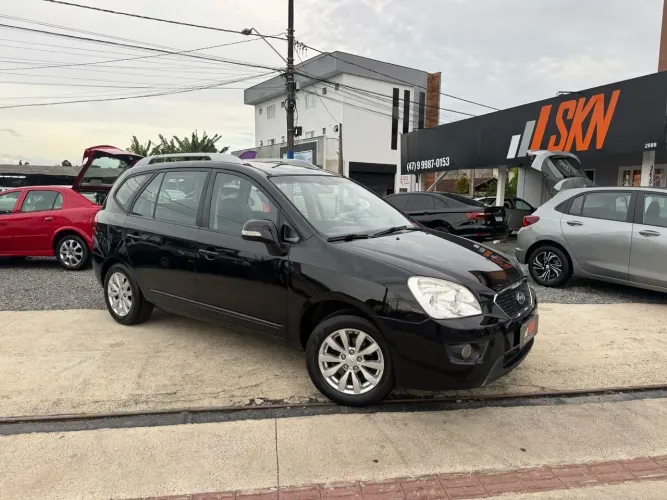 Carens - 7 Lugares - 2.0 Completa