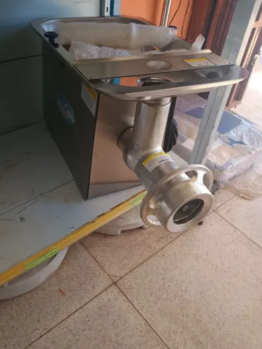 Moedor de carne industrial Gural boca 98
