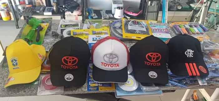 Bonés Toyota, Flamengo e Brasil