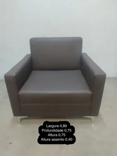 Poltrona Moderna em Couro: Conforto e Estilo para Sua Casa