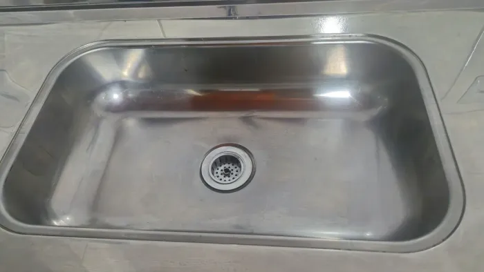 Vendo pia inox semi-nova 