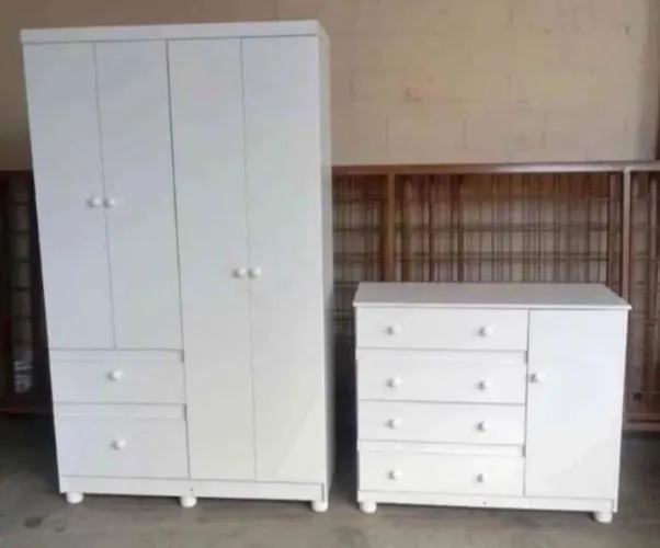 GUARDA ROUPA 4 PORTAS + CÔMODA ZAQUEU 