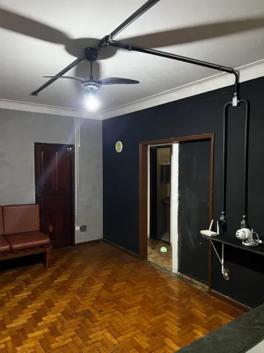 Alugo quarto na Avenida Sete  430