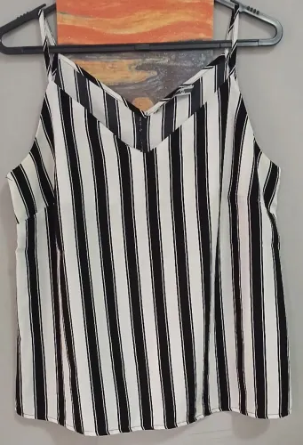 Blusa regata listrada preta e branca tam G