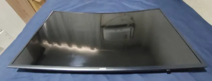 Tv Samsung 43 tela curva com defeito