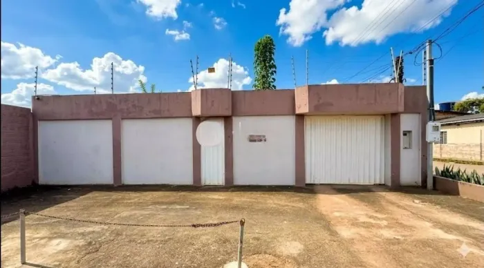 Vendo casa com piscina + 3 apartamentos no Bairro Cadeia Velha