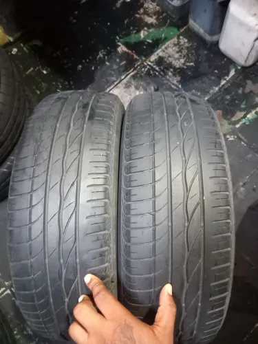 Pneus aro 15 185 60 15 marca Bridgestone valor do par 420