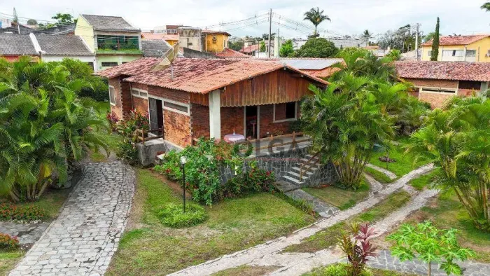 Casa em condomínio próximo ao centro de Gravatá á venda com 3 quartos