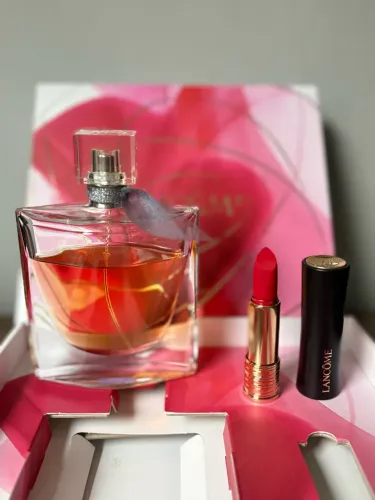 Kit Perfume La Vie Est Belle + batom Lancome
