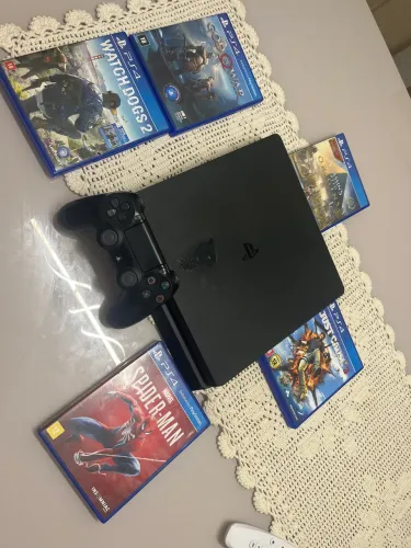PS4 slim+jogos