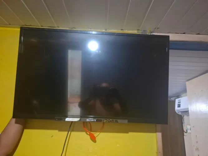 Vendo uma TV não funcionando