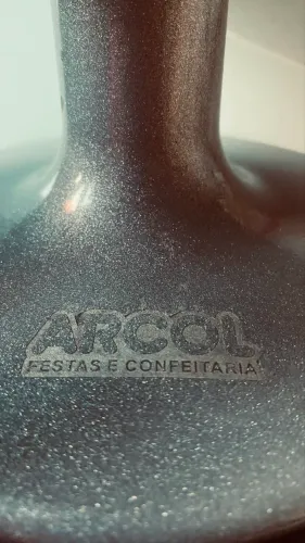 Bailarina giratória profissional de decorar bolo ?