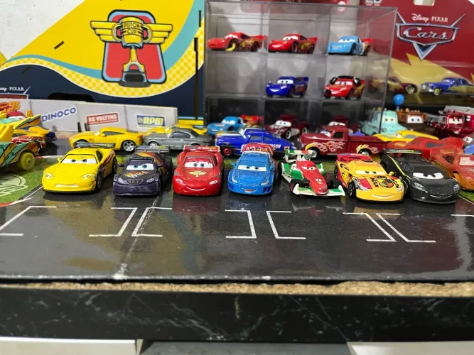 Cars Disney Pixar Carros WGP Cars 2
