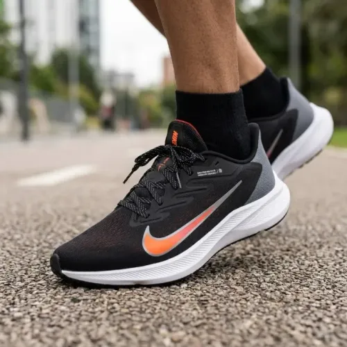 Tênis Corrida Nike Air Zoom Winflo 7 Masculino Preto e Laranja Tam 43 Novo na Caixa