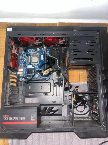 Peças de hardware pc gamer usado.