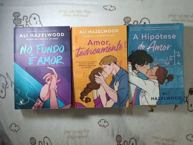 Kit de livros Ali Hazelwood