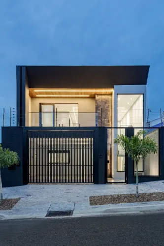 SOBRADO ALTO PADRAO JD. MUNIQUE