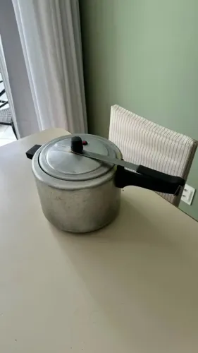 Panela de pressão em alumínio
