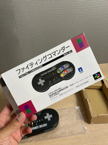 Controle Super Nintendo Hori Fighting Commander Wireless para Wii ou Snes Mini Famicom