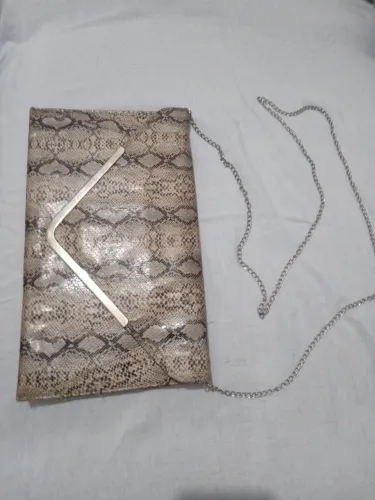 Bolsas, tiaras e cintos