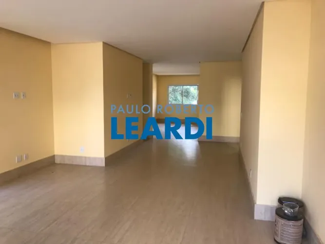 CASA ASSOBRADADA - MORUMBI - SP