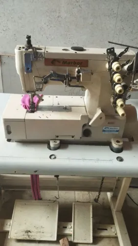 Máquina de costura Galoneira