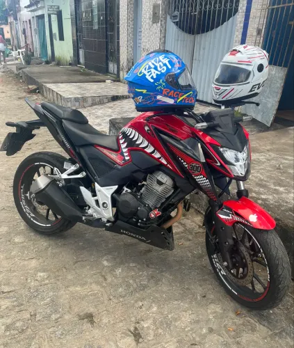 CB 300 F Twister é só pegar andar