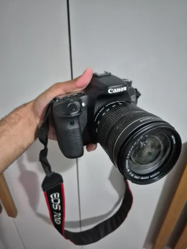 Câmera Digital Slr Canon 70D com Lente 18-135mm + Lente Brinde 50mm