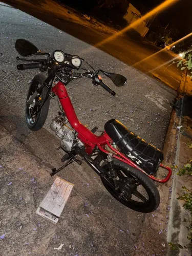  Vendo Mobilete com motor de biz 125 