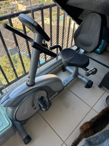 Vendo bicicleta ergométrica KIKOS horizontal usada em bom estado