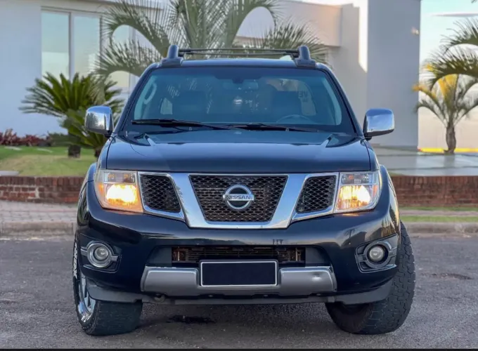 Nissan Frontier SL CD 4X4 2.5tb Diesel AUT 2013