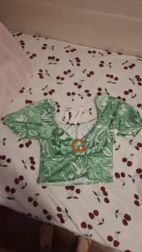 Blusa Cropped Verde com fivela NOVA