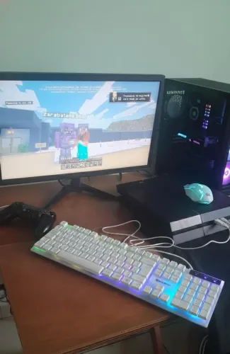 Ps4 fat com 2 controle com gta v fifa 16 19 21 com mais um conta com fc 24 26 e outro jogo