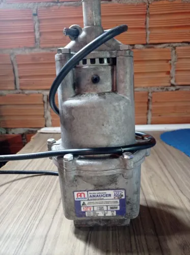 Tenho essa bomba, está em perfeito funcionamento,  bem forte...