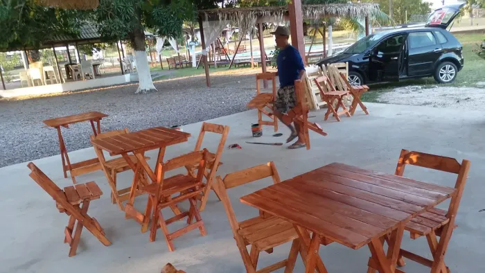 Vendo 3 jogos de mesas Novos, ja pintado prabares, cafés, restaurantes, área externa R$350