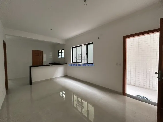 Casa térrea à venda 3 suítes 2 vagas churrasqueira Emabré Santos/SP