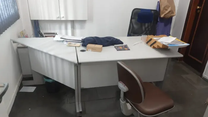 Mesa de escritório em L
