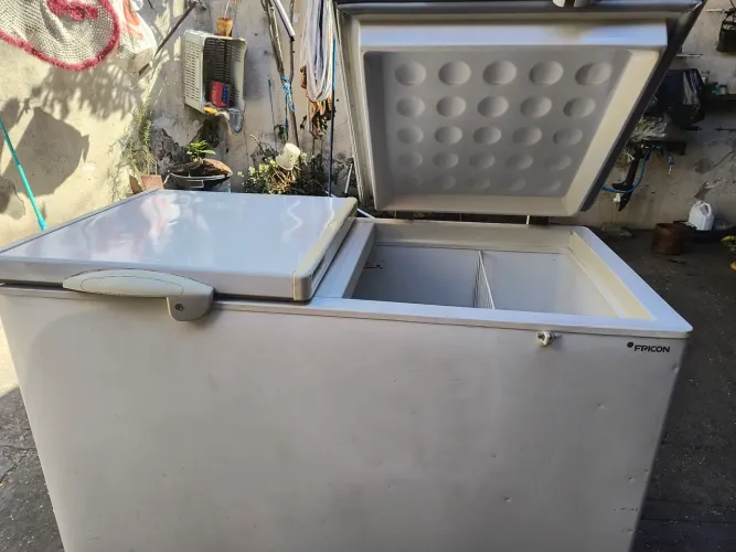 Vendo este freezer,400 litros seminovo